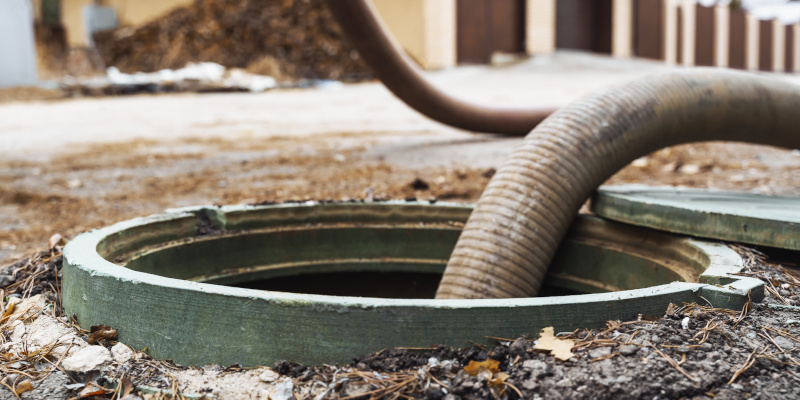 Septic tank pumping and vacuum truck maintenance equipment